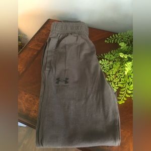 Under Armour joggers size:small, like new